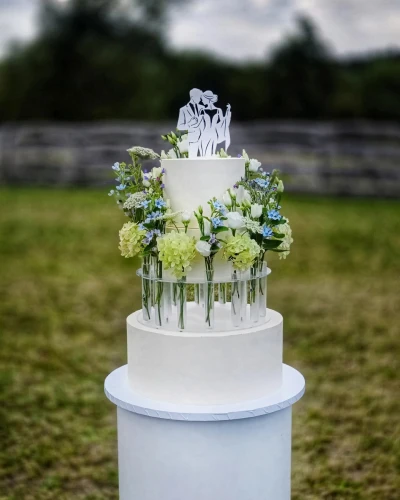 Topper ślubny na tort - Przytulona para młoda Elegancka para młoda