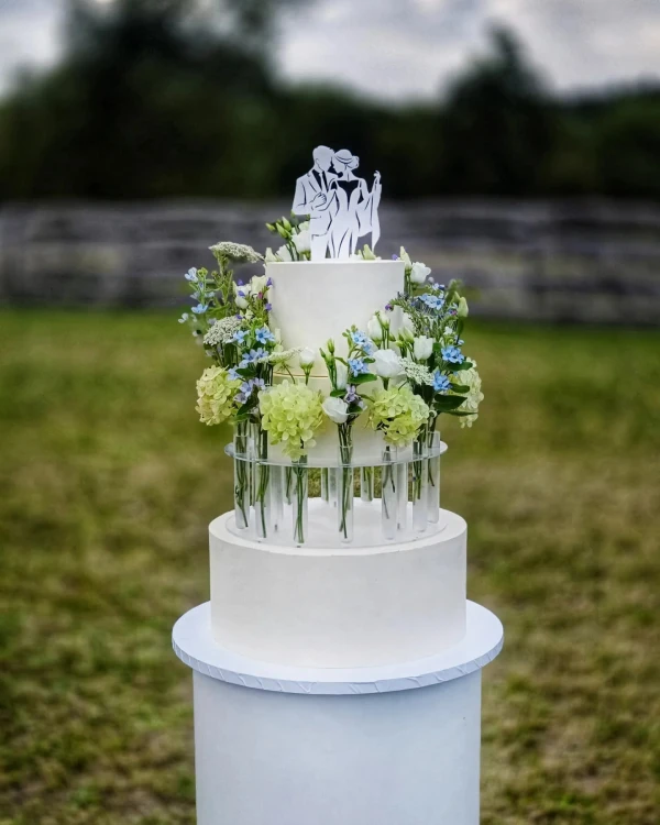 Topper ślubny na tort - Przytulona para młoda Elegancka para młoda