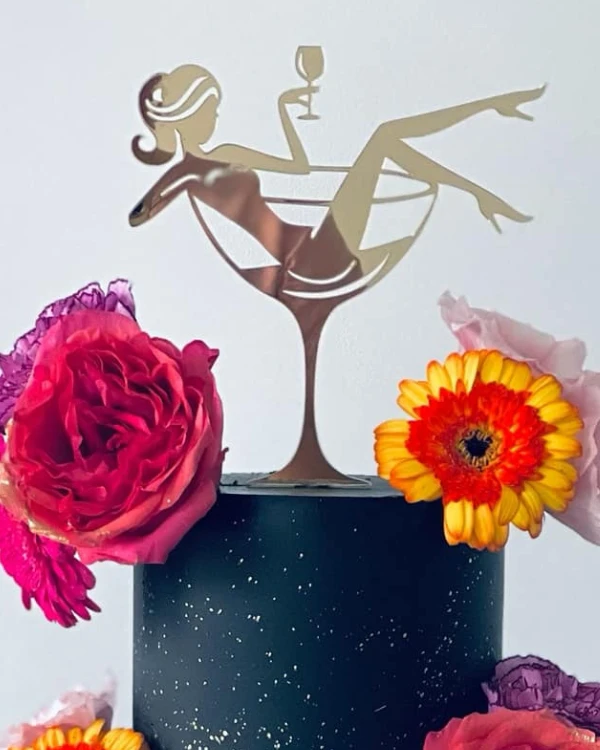 Topper na tort - Elegancka panienka w kieliszku Elegancka kobieta kieliszek