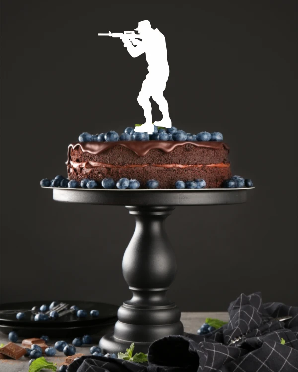 Topper na tort - Żołnierz z karabinem