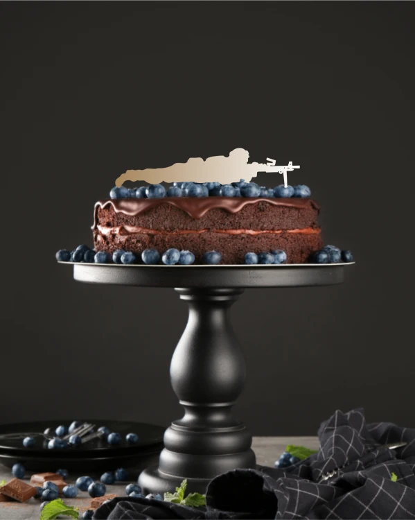 Topper na tort - Żołnierz z karabinem leżący topper żołnierz celujący