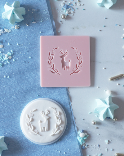 Świąteczny stempel dekoracyjny - Elegancki jeleń renifer w wianku