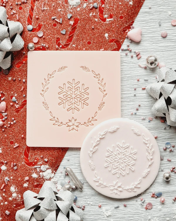 Świąteczny stempel dekoracyjny do masy cukrowej - Śnieżynka w świątecznym wianku