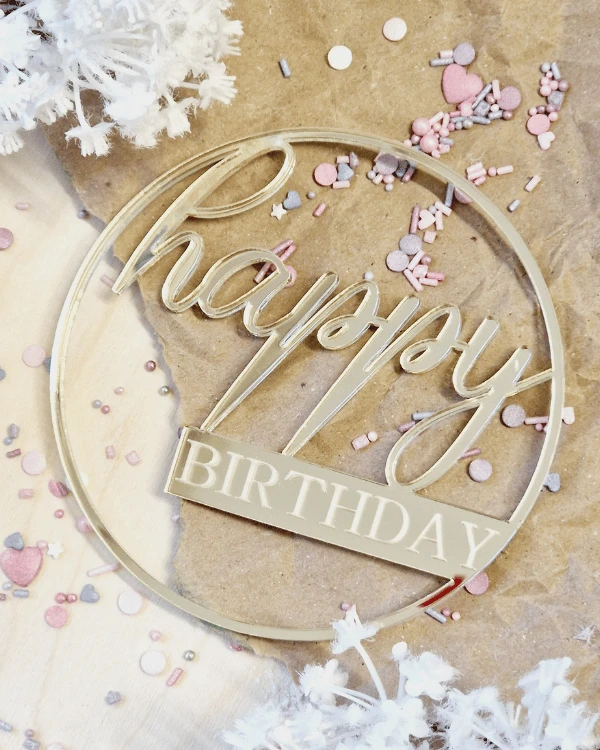 Dekor urodzinowy na tort - napis Happy Birthday w obręczy grawer