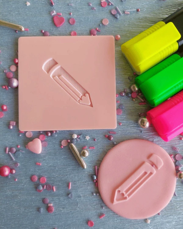 Stempel dekoracyjny na dzień nauczyciela - Szkolny ołówek