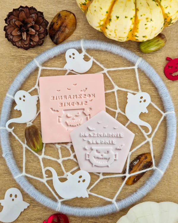 Dekoracyjny stempel na Halloween do masy cukrowej - napis Koszmarnie Słodkie