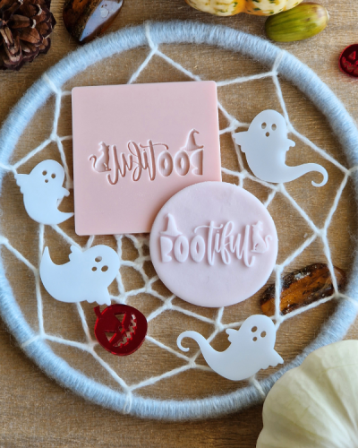 Dekoracyjny stempel na Halloween do masy cukrowej - napis Bootiful