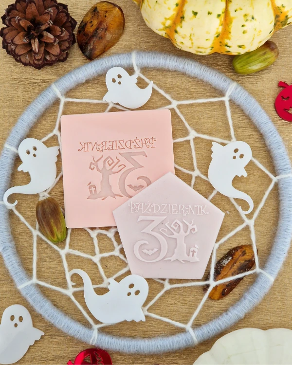 Dekoracyjny stempel na Halloween do masy cukrowej - napis Październik 31