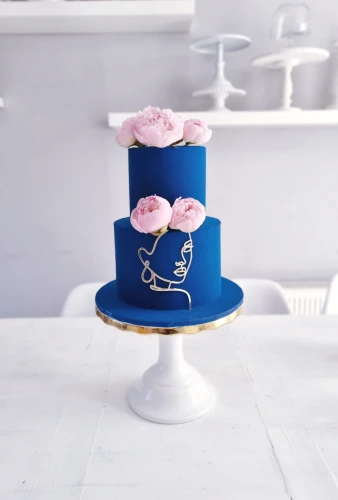 Wonderland sweets kobieta z kolczykiem.jpg