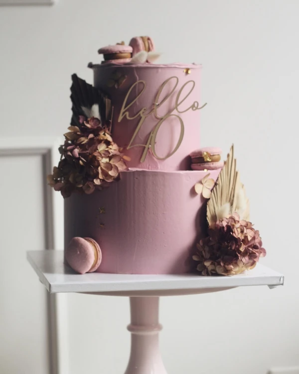 Dekor na tort - Hello z dowolną liczbą Hello 40 na tort  (słodkie migdały)