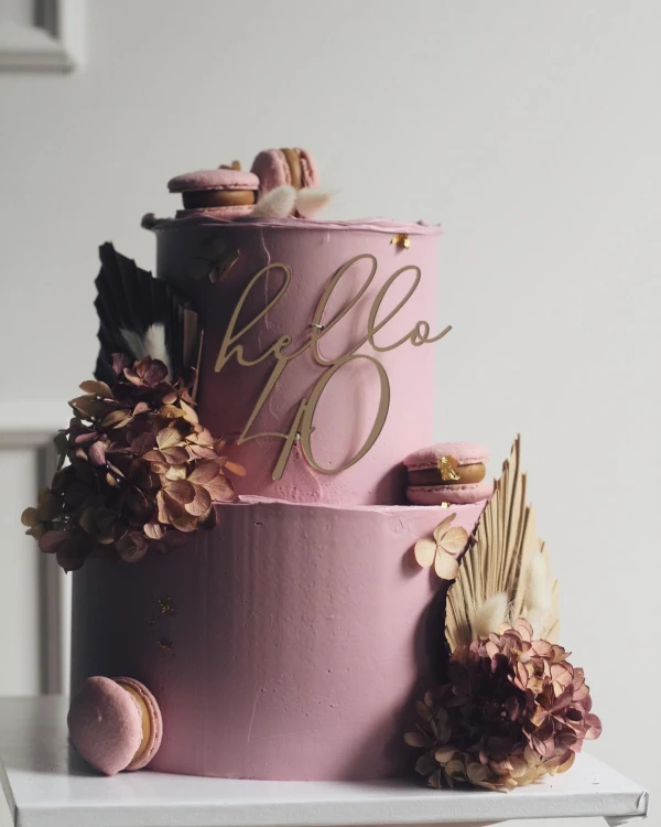 Dekor na tort - Hello z dowolną liczbą Hello 40 na tort  (słodkie migdały)