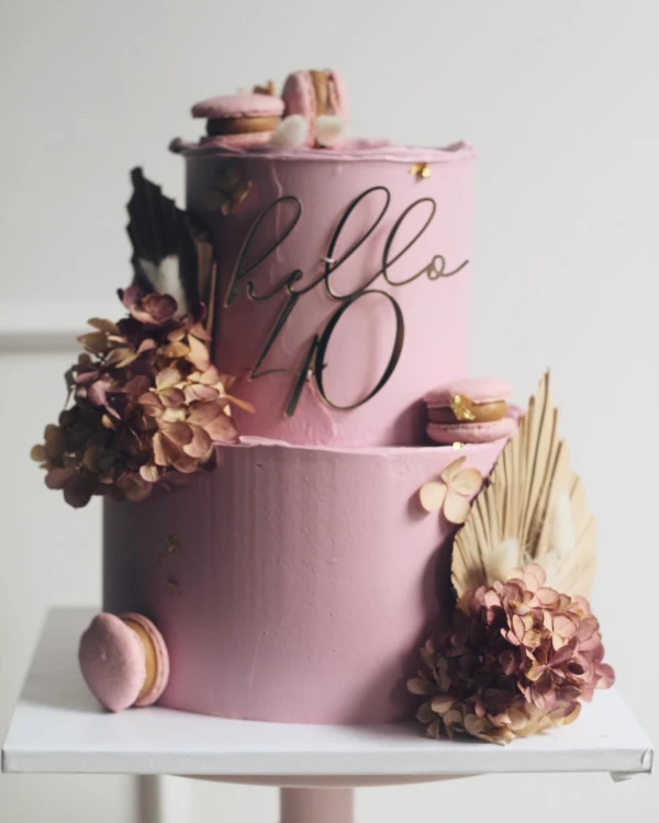Dekor na tort - Hello z dowolną liczbą Hello 40 na tort  (słodkie migdały)