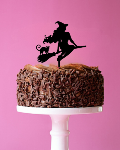 Topper dekor na tort - Wiedźma na miotle z kotem.png