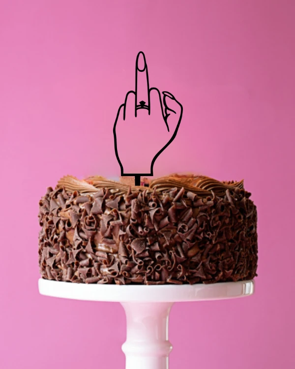 Topper dekor na tort Ręka FUCK + pierścionek.png