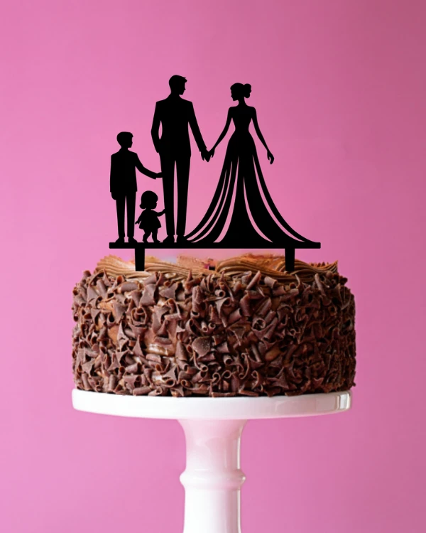 Topper na tort Ślubna para z małą dziewczynką i chłopcem.png