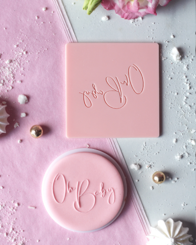 Dekoracyjny stempel do stemplowania z napisem Oh Baby. Stempel do masy cukrowej na chrzest i baby shower