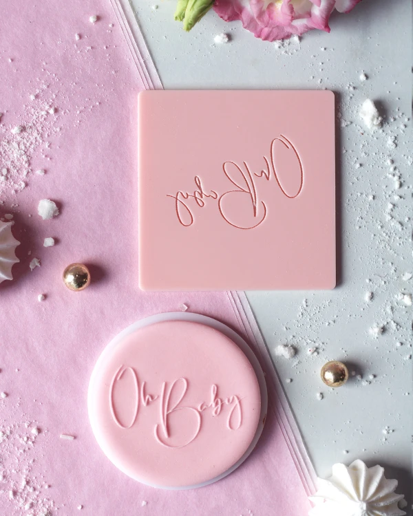 Dekoracyjny stempel do stemplowania z napisem Oh Baby. Stempel do masy cukrowej na chrzest i baby shower