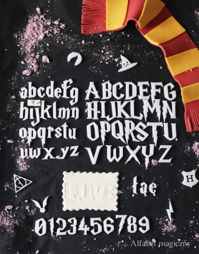 Alfabet do stemplowania napisów - wersja Magiczna. Duże grube literki do stemplowania napisów w wersji HP. Stemple okulary, błyskawica, tiara czarodziejska, magiczne przedmioty